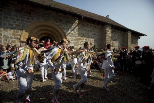 Fiestas de Ochagavía, paloteado