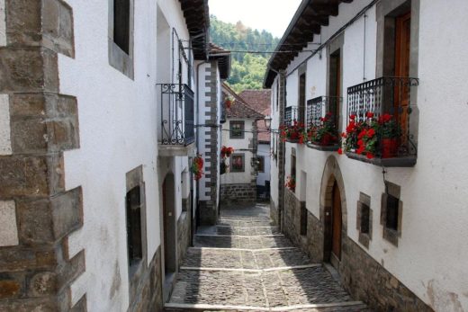Pueblo del Valle de Salazar